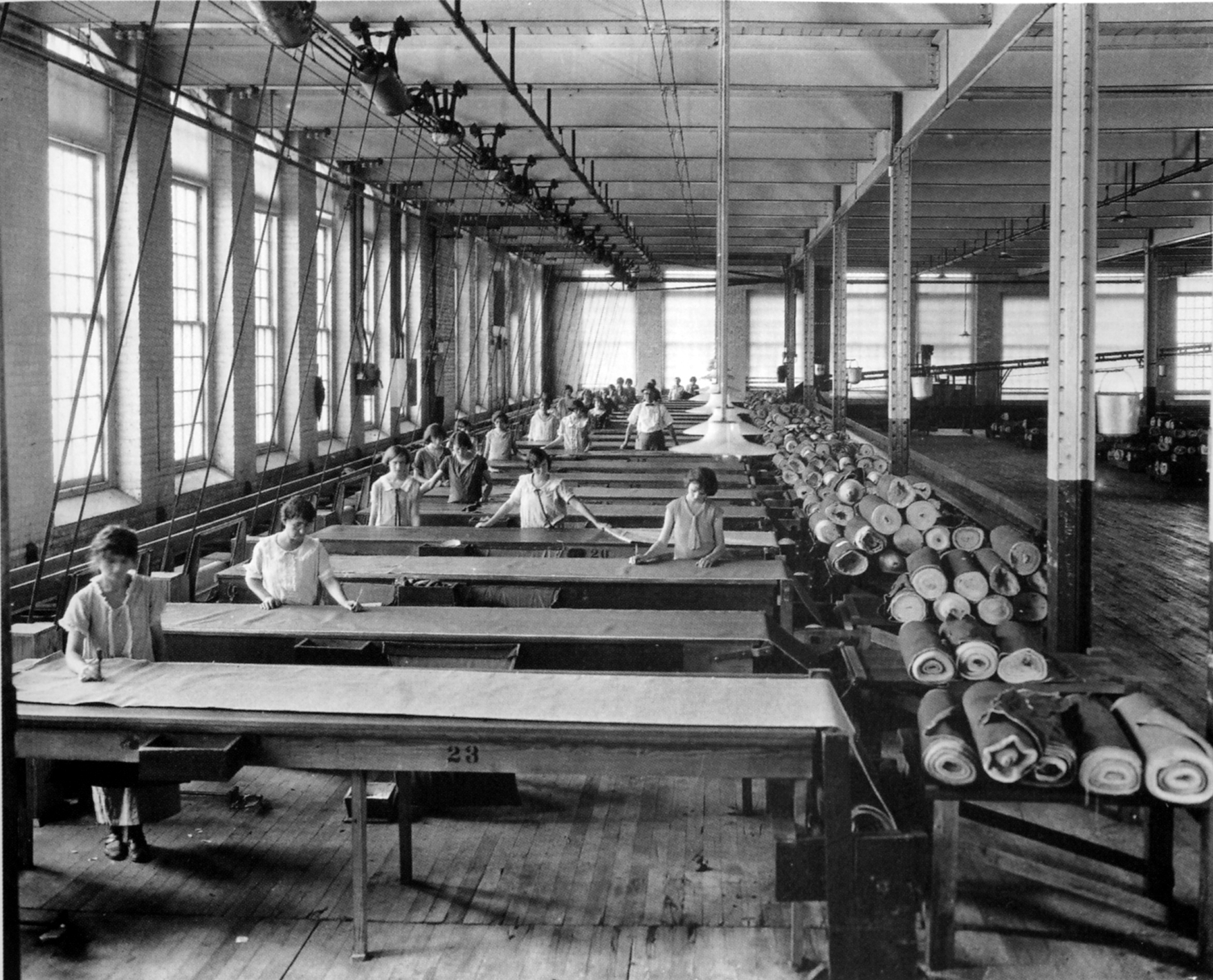 Textile factory workers. Photograph by Bayard Wootten, Bayard Wootten Photo Gallery, Carolina Alumni Review.
